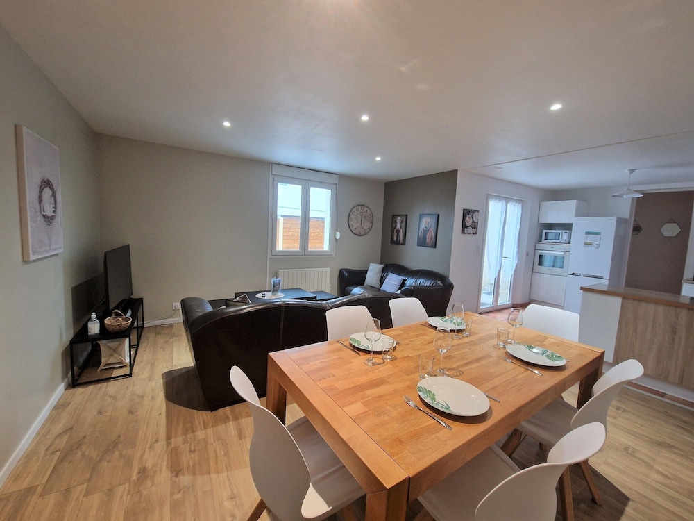 Premium Comfort Holiday Home Near the Beach
