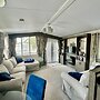 Caravan - Sleeps 4 - Pool - Pet Friendly