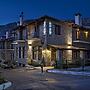 Ef Zin Studios & Suites