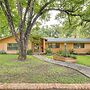 Del Rio Home w/ Large Yard, BBQ + Fireplace!
