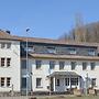 Grosse Gruppenunterkunft im Nationalpark Eifel mit Bar und Terrasse