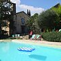 Lovely House With Grass Garden, Shared Swimmingpool, Next to the River