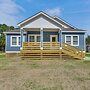 1 Mi to Dtwn Manteo: Dog-friendly Home w/ Deck