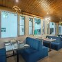 Hotel Riviera By Mount view