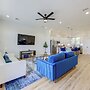 Modern Cozy Home with King Bed