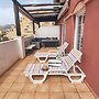 Charming Three Bedrooms Apartment With Seaview