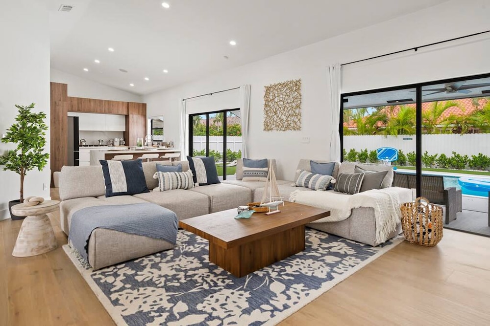 NEW Villa Paradise Lux Gem Pool Game Room