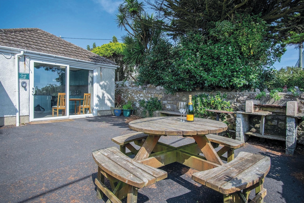 Lundy Lodge 1 Bedroom Annex Rhossili