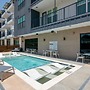 Sky-high Comfort 1BR Gym Pool Pet Friendly
