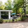 Luxury Chalet With Dishwasher, in a Holiday Park in the Middle of De V