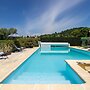 Attractive Holiday Home With Shared Pool in the Luberon