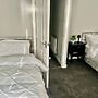 Luxurious Wolverhampton Retreat With 4 Bedrooms