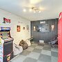 Near Dtwn & Beach: Savannah Home w/ Game Room!