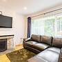 4 bed House - Private Garden - Free Parking