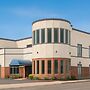 Signature Inn & Suites Hamilton