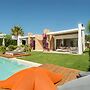Stunning Villa With Modern Appliances