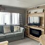 Cosy 3 Bedroom Caravan in South Cerney