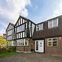 5-bed House - Sleeps 10 - Garden - Parking