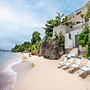 Villa Francoise - 4 Bedroom Beachfront w Pool