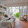 Dreamin Villa - 3 B R Beachfront w Staff