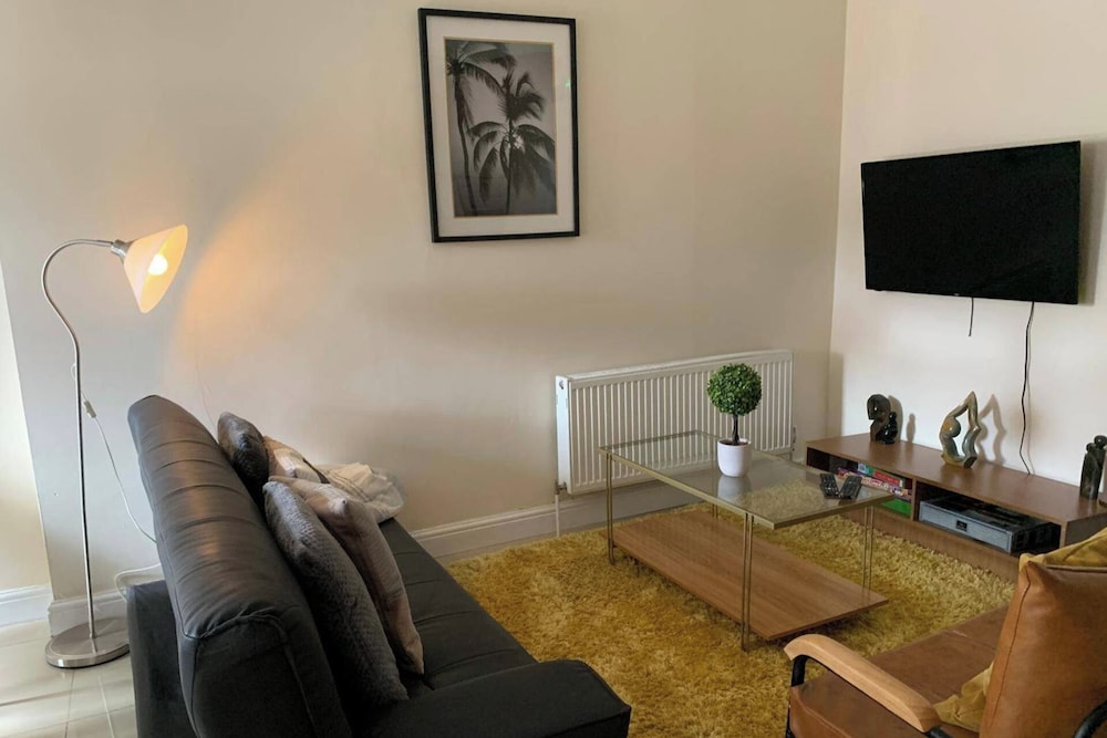 Spacious 4bed Home Near Woking Attractions&nature