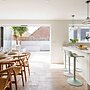 Chic 4-bed Coastal Retreat in Heart of Bosham