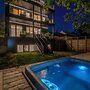 The Halifax Rooftop Home (Furnished)