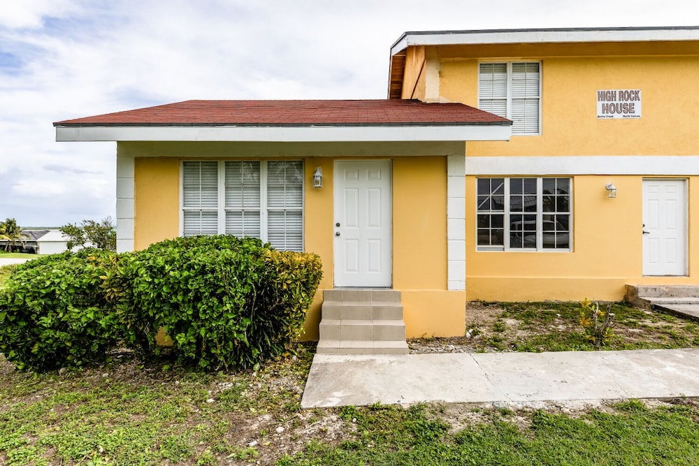 Tropical Bottle Creek Apts & Parking