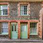Host Stay Shoemakers Cottage