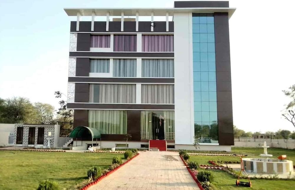 Hotel Dev Resort