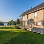 Serene Luxe Lakeside Stay