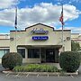 Hilltop Inn & Suites