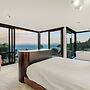 Oceanview Penthouse Suite & Beach Access