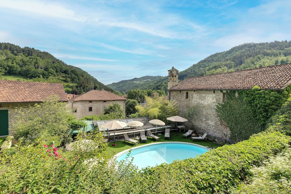 Entire Hilltop Villa With Private Pool In Palazzuolo Sul Senio