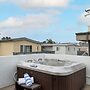 Shelly by Avantstay Steps to the Beach Deck w Ocean Views 5bdr