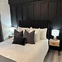 1 Bed Flat - Sleeps 2 - Parking - Wifi