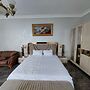 Hotel zurapalace