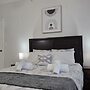 Apartment - Sleeps 5 - Pool - Parking - Gym