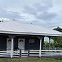 Vee's Country Apartments