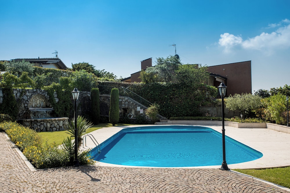 Terraced House With Private Garden