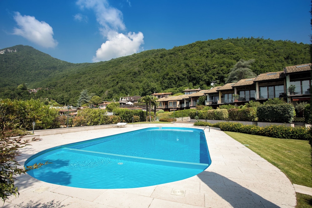 Terraced House With Shared Pool