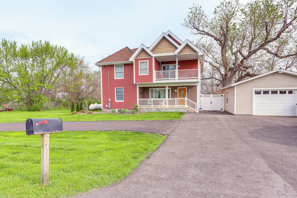 7 Mi to Cedar Point: Retreat w/ Hot Tub & Gazebo