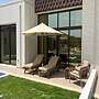 One-bedroom Oasis With Pool View