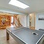 Screened-in Porch w/ Views: Hot Springs Getaway!