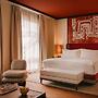 Palacio De Godoy Caceres, Curio Collection By Hilton
