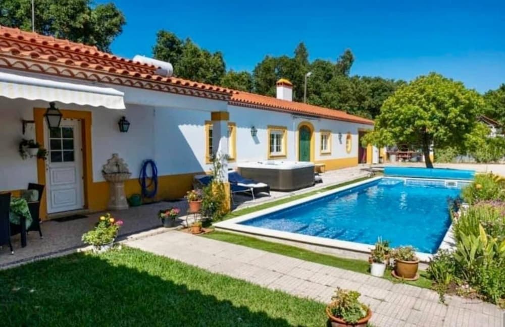 Casa Vimeiro Sleeps 2 With Pets