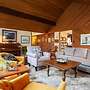Cole's Bay Vacation Retreat Library Room