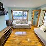 Quirky 2-Bed with Free Parking