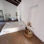 Room-magnolia Loft A Spacious, Authent