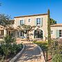 Villa Lou Panta Elegance and Comfort in the Heart of Saint-r My-de-pro